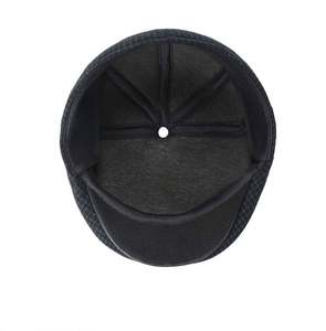 Boinas a cuadros de invierno al por mayor para hombres de mediana edad y mayores, gorros cálidos para exteriores con protección para las orejas, sombrero de newsboy para ancianos. - Product Image 5