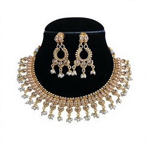 Diseño exclusivo de pulido antiguo de aspecto tradicional con conjunto de Collar chapado en oro con aspecto de piedra con pendientes para boda para mujer - Product Image 1