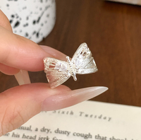 Großhandel Vintage Filigran Schmetterling Offener Ring Vergoldet mit Birnenförmigem Klarem Zirkon Besetzt Breiter Verstellbarer Statement-Ring