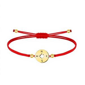 Bracelet fin avec breloque en forme de boussole dorée et fil - Product Image 1