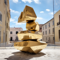Art moderne de soudure en métal de jardin extérieur ornent le revêtement de surface d'or Sculpture géométrique de cube d'acier inoxydable de grande anomalie