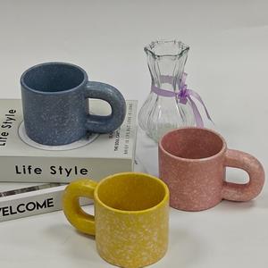 Taza de cerámica <span class=keywords><strong>Kawaii</strong></span> de Arte de tinta minimalista moderno, taza de porcelana con orejas grandes, taza de café bonita para uso en cafetería, ideal para regalos de negocios - Product Image 2