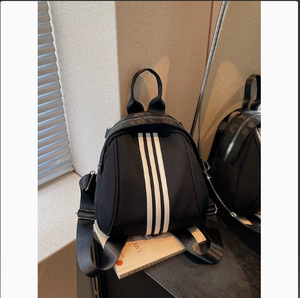 Mochila Negra a Rayas para Mujer, Material PU, Cierre de Cremallera, Estilo de Dibujos Animados, Correa Única para el Hombro, Portátil para Todas las Estaciones - Product Image 1
