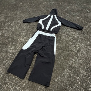 Conjunto de Chaqueta y Pantalones Deportivos de Nailon de Dos Piezas con Cremallera, Personalizado con Parches, Chaqueta Cortavientos Ligera de Nailon - Product Image 2
