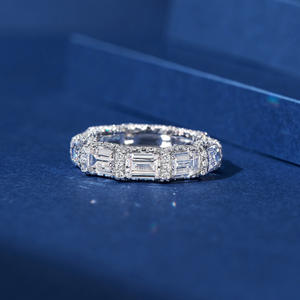 Anello in Oro Bianco con Diamante Taglio Smeraldo Colore D Naturale Gioiello di Fidanzamento per Donna - Product Image 6