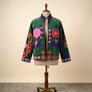 Chaqueta de terciopelo gris para mujer con bordado floral, abrigo étnico de invierno hecho a mano inspirado en Suzani, proveedores mayoristas de ropa para exportación - Product Image 1