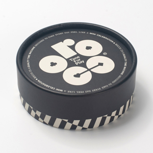 Cartes à jouer personnalisées en PVC, boîte cylindrique, cartes de <span class=keywords><strong>poker</strong></span> rondes noires et blanches à carreaux pour collection ou cadeau - Product Image 6