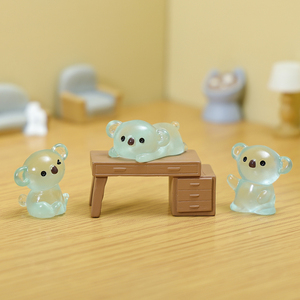 Bestseller: Graziosi Koala Blu in Resina con Eucalipto, Miniature Luminose al Buio per Decorazione Interna dell'Auto - Product Image 4