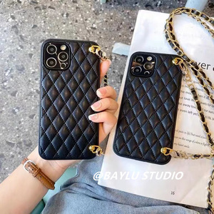 Étui de protection en <span class=keywords><strong>cuir</strong></span> de luxe pour <span class=keywords><strong>iPhone</strong></span> 14 16promax pour coques de téléphone <span class=keywords><strong>Apple</strong></span> avec accessoire de chaîne élégant - Product Image 1