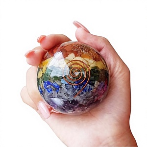 Boule de cristal avec sept pierres de chakra et incrustation spirale en cuivre pour la décoration Feng Shui de la maison, vente en gros, acheter en ligne depuis l'Inde - Product Image 1