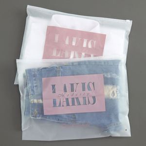 ถุงแพ็คเสื้อยืดพลาสติกใสแบบมีซิป พิมพ์โลโก้ได้ตามต้องการ รีไซเคิลได้ สำหรับบรรจุภัณฑ์เสื้อผ้าและเครื่องสำอาง ลดราคาพิเศษ - Product Image 4