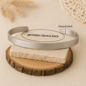 Bracelet ouvert en forme de C plaqué or 18 carats haut de gamme, anneau de main en acier inoxydable, surface vierge incurvée personnalisable, tendance pour hommes et femmes - Product Image 5