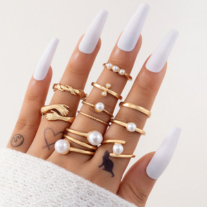 <span class=keywords><strong>2023</strong></span> nouvelle <span class=keywords><strong>bague</strong></span> simple <span class=keywords><strong>de</strong></span> luxe léger ensemble <span class=keywords><strong>de</strong></span> perles ensemble géométrique simple torsion paume ensemble <span class=keywords><strong>de</strong></span> neuf anneaux - Product Image 1