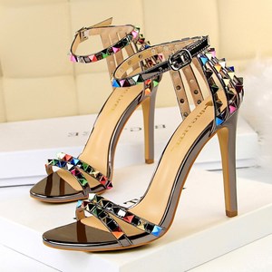 Sandales à Rivets Colorés 2025 – Chaussures à Talon Femme Bling Réfléchissantes Tendance 11CM – Talons Sexy pour Femmes - Product Image 2