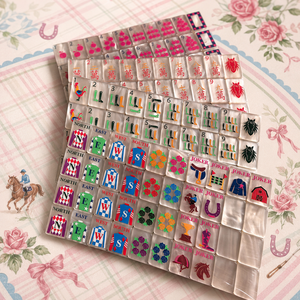 Ensemble de Mahjong américain de luxe blanc nacré 160 pièces en acrylique, motif floral Derby Rose Joker, jeu de Mahjong - Product Image 5