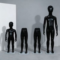 Mannequin enfant noir brillant en plastique, ensemble de présentation de bas du corps pour pantalons, idéal pour vitrines de magasins et présentoirs de vêtements