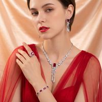 Ensemble de bijoux de mariage et de fête pour femmes, collier, boucles d'oreilles, bracelet, bague, design géométrique de haute qualité en laiton et zircon