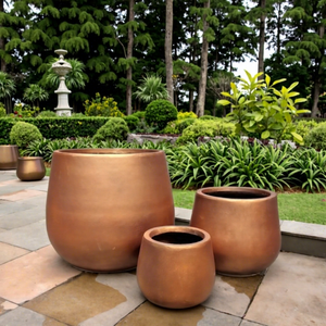 Grand stock de pots de fleurs modernes en fibre de verre légers, durables, imperméables, ignifuges et écologiques pour la décoration extérieure de la maison et du jardin - Product Image 1