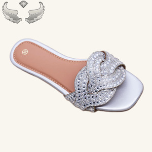 Sandales plates d'été tendance pour femmes, pour une utilisation décontractée en extérieur, avec des strass scintillants et un design léger, sandales pour femmes - Product Image 2