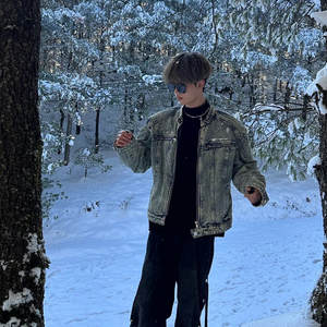 Chaqueta vaquera corta estilo americano con lavado ácido para <span class=keywords><strong>hombre</strong></span>, de alta gama, moderna, elegante, sexy, para club, ropa de marca de moda con decoración metálica en el hombro. - Product Image 3