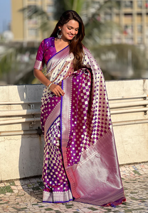 ผ้าไหมบานาราสีเนื้อนุ่มสีม่วง ประดับด้วยงานปักลวดลาย 3 มิติ หรูหรา สำหรับงานแต่งงานและเทศกาล ผ้าไหมบานาราสีสีม่วง - Product Image 5