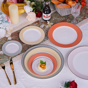 Jinying Ensemble <span class=keywords><strong>de</strong></span> vaisselle en céramique <span class=keywords><strong>de</strong></span> luxe Plats 4 pièces Ensemble <span class=keywords><strong>de</strong></span> <span class=keywords><strong>table</strong></span> à dîner ronde Assiette <span class=keywords><strong>de</strong></span> présentation Vaisselle à rebord vert or pour événement - Product Image 2