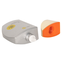 Bouteille en plastique PE en forme de banane de 50ml personnalisée conception à 5 couches avec bouchon à vis pour lotion solaire et crème