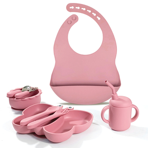 ชุดอาหารเด็กซิลิโคนขายส่ง ประกอบด้วยชามเด็ก จานแบ่งช่องรูป<span class=keywords><strong>ผีเสื้อ</strong></span> แก้วทนทาน ผ้ากันเปื้อนเด็กแบบซักได้ ช้อนส้อมแบบไม่แตก - Product Image 5