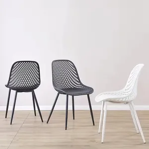 Chaise en plastique polyvalente avec pieds en fer noir robustes pour la maison et le jardin - Product Image 1