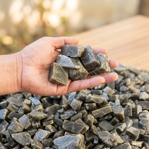 Pierre <span class=keywords><strong>de</strong></span> lune noire naturelle irrégulière, minérale, brute, à <span class=keywords><strong>prix</strong></span> d'usine, pour la décoration Feng Shui à domicile - Product Image 1