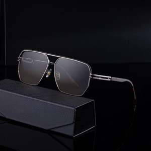 Lunettes de soleil carrées personnalisées pour hommes, monture métallique double pont, verres PC noirs UV400, style Instagram, emballage boîte - Product Image 1