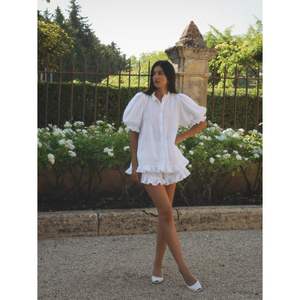 Conjunto de Dos Piezas Blanco Personalizado 2026 para Mujer, Camisa de Manga Abullonada y Pantalones Cortos, Tela Oxford Transpirable, Estilo Casual para Primavera/Verano, Tallas S, M, L, XL, 2XL - Product Image 3