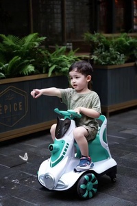 Nuovo Modello di Auto Elettriche per Bambini con Telecomando, Rotazione a 360°, Produzione Cinese, Vendita all'Ingrosso in Plastica - Product Image 3