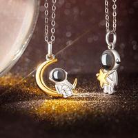 Collier personnalisé avec projection photo en acier inoxydable pour couple d'astronautes, Je t'aime en 100 langues, bijoux assortis lune et étoile pour les amoureux