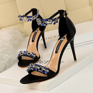 Zapatos de Tacón Alto para Mujer, Color Verde con Pedrería, Nueva Tendencia 2025, Elegantes y Sensuales para el Verano - Product Image 3
