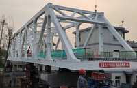 Pont en structure d'acier préfabriqué, design moderne durable personnalisé, certifié CE, durée de vie opérationnelle de 50 ans, pont à treillis préfabriqué