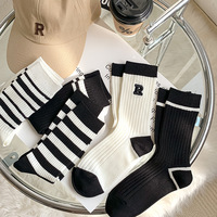 Chaussettes mi-mollet pour jeunes femmes, sportives, absorbantes, respirantes, écologiques, à blocs de couleur, à double rayure, confortables, en coton peigné