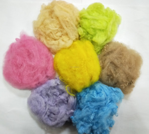 Sợi <span class=keywords><strong>Polyester</strong></span> giá kg màu chất lượng tốt <span class=keywords><strong>Polyester</strong></span> ổn định sợi màu Fluffy <span class=keywords><strong>Polyester</strong></span> STAPLE sợi - Product Image 1