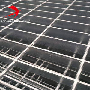 XBY Matériaux de construction en acier galvanisé 32x5mm Grille en fer trempé à chaud à barre plate/torsadée pour la construction en métal - Product Image 2