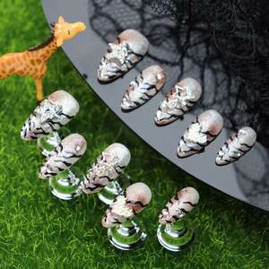 纯手工小众轻奢华指甲手指应用的爆炸性风格 - Product Image 5