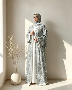 Ensemble élégant de mode musulmane pour femmes, abaya ouverte imprimée paisley avec poches et hijab assorti (modèle en polyester léger) - Product Image 4