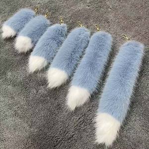 Ligero y ecológico llavero de cola de visón de zorro elegante colgante de joyería de Halloween para mochilas escolares hechas de piel - Product Image 1