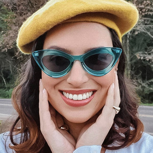 Gafas de Sol de Diseño Creativo con Forma de Ojo de Gato Triangular, Gafas de Sol Personalizadas con Forma Cóncava a la Moda - Product Image 3