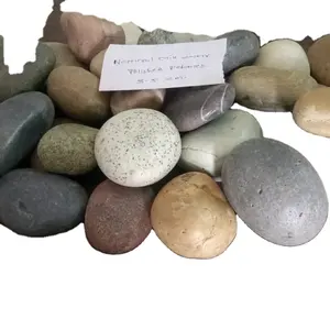 川の丸いミックスカラー小石石タンブル石と丸い小石石磨かれたタンブルと磨かれていない小石