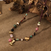 Nouveautés Collier pendentif en acier inoxydable en forme de botte, collier en pierre naturelle tendance, collier vintage de luxe pour femmes