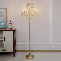Nouveautés : Lampadaire d'angle moderne de luxe en métal doré et cristal avec LED