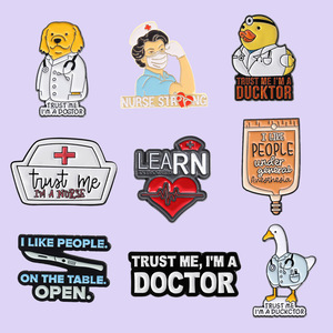 Bros Tema Medis Kreatif Desain Pisau Bedah Asli, Pin Kerah Bahan Zinc Alloy untuk Dokter, Perawat, Hiasan Tas, Hadiah - Product Image 3