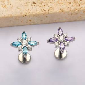 Orecchini a perno in lega di titanio F136 con zirconi a forma di croce, stile punk, per piercing all'orecchio, helix, <span class=keywords><strong>gioielli</strong></span> curativi senza rimozione - Product Image 4