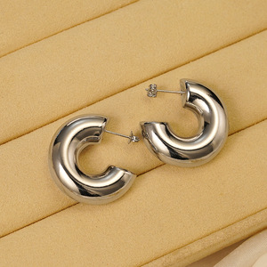 Orecchini a Cerchio Geometrici a Forma di U, Eleganti e Lucidi in Stile Francese, Gioielli per Donne, Uso Quotidiano, Outfit da Festa, Regalo - Product Image 5