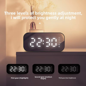 Altavoz con Espejo M3, Reloj Despertador de Escritorio con Radio FM, Tarjeta TF, Carga Tipo-C - Product Image 4